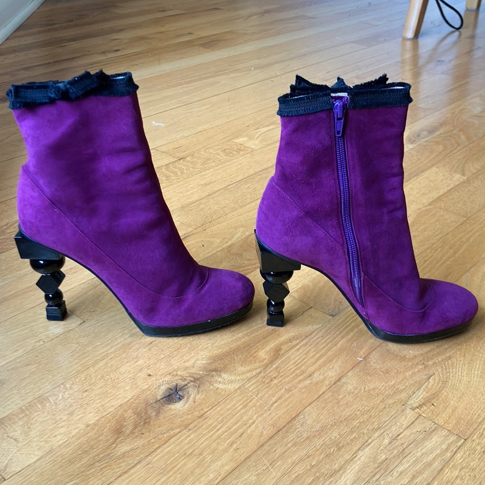 Marc By Marc Jacobs purple suede ankle boots. Sculptural heel. Size 37 - Picture 3 of 10